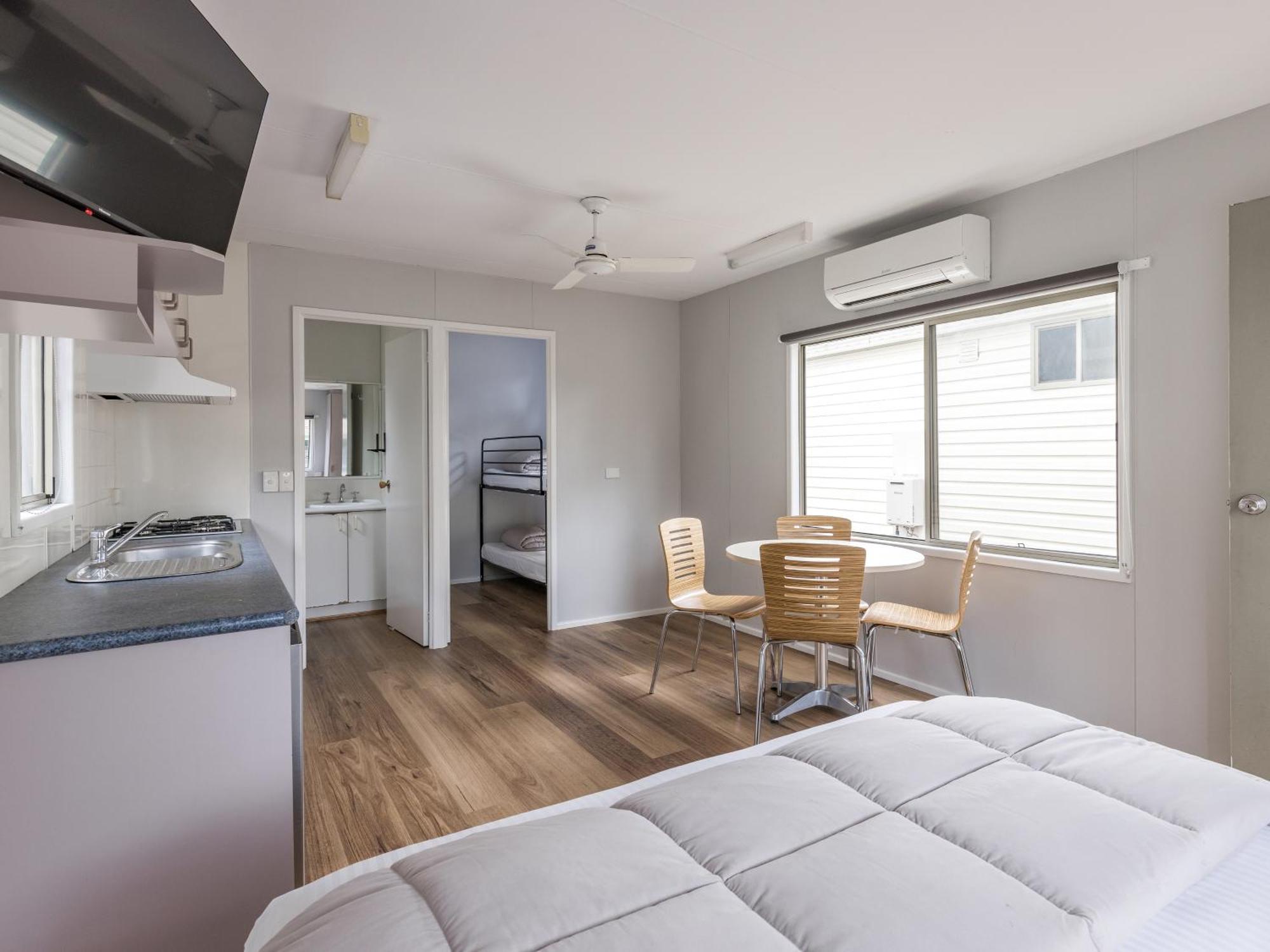 Nrma Phillip Island Beachfront Holiday Park Cowes Room photo