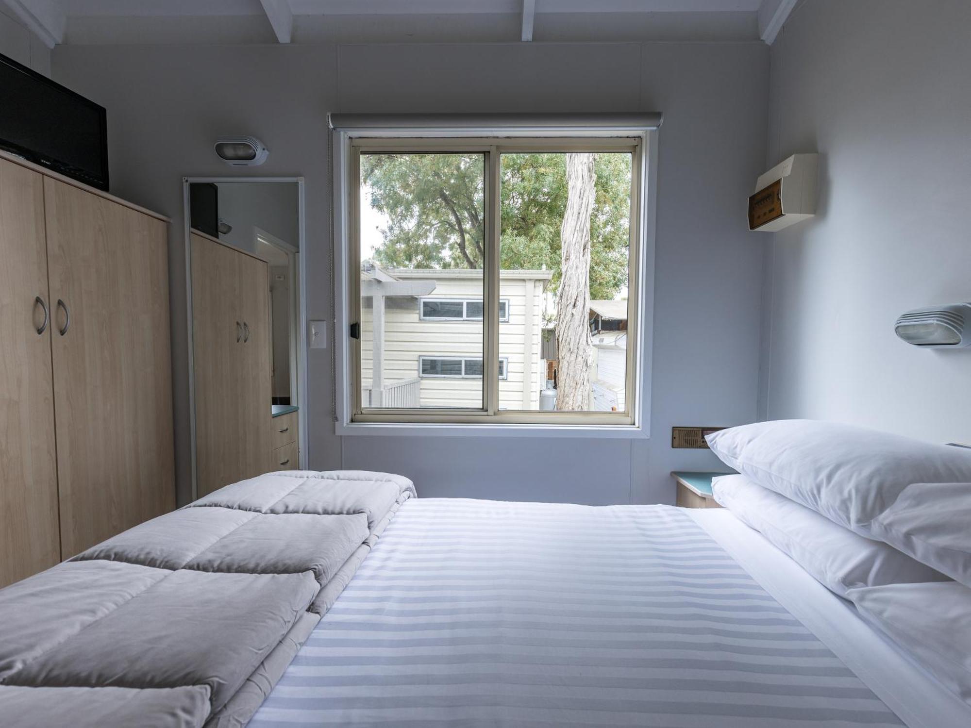Nrma Phillip Island Beachfront Holiday Park Cowes Room photo