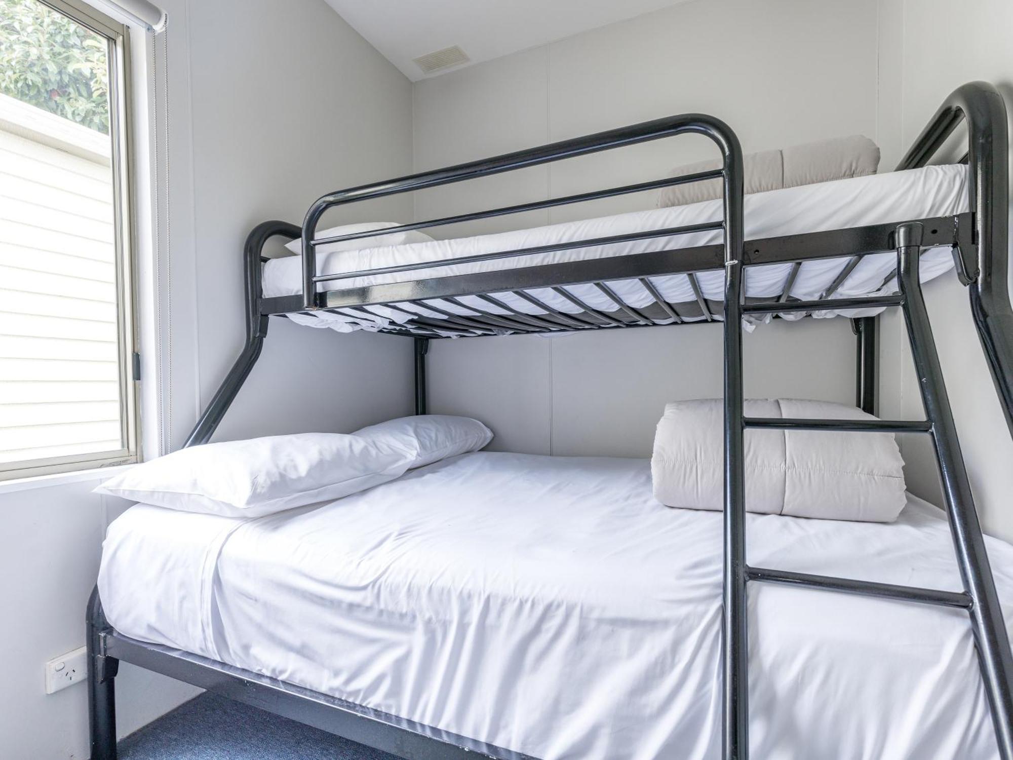 Nrma Phillip Island Beachfront Holiday Park Cowes Room photo
