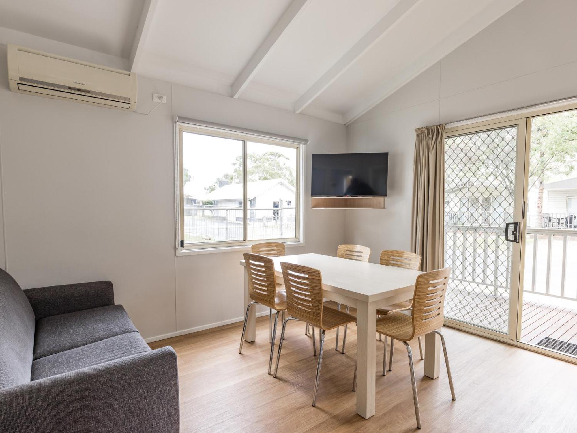 Nrma Phillip Island Beachfront Holiday Park Cowes Room photo