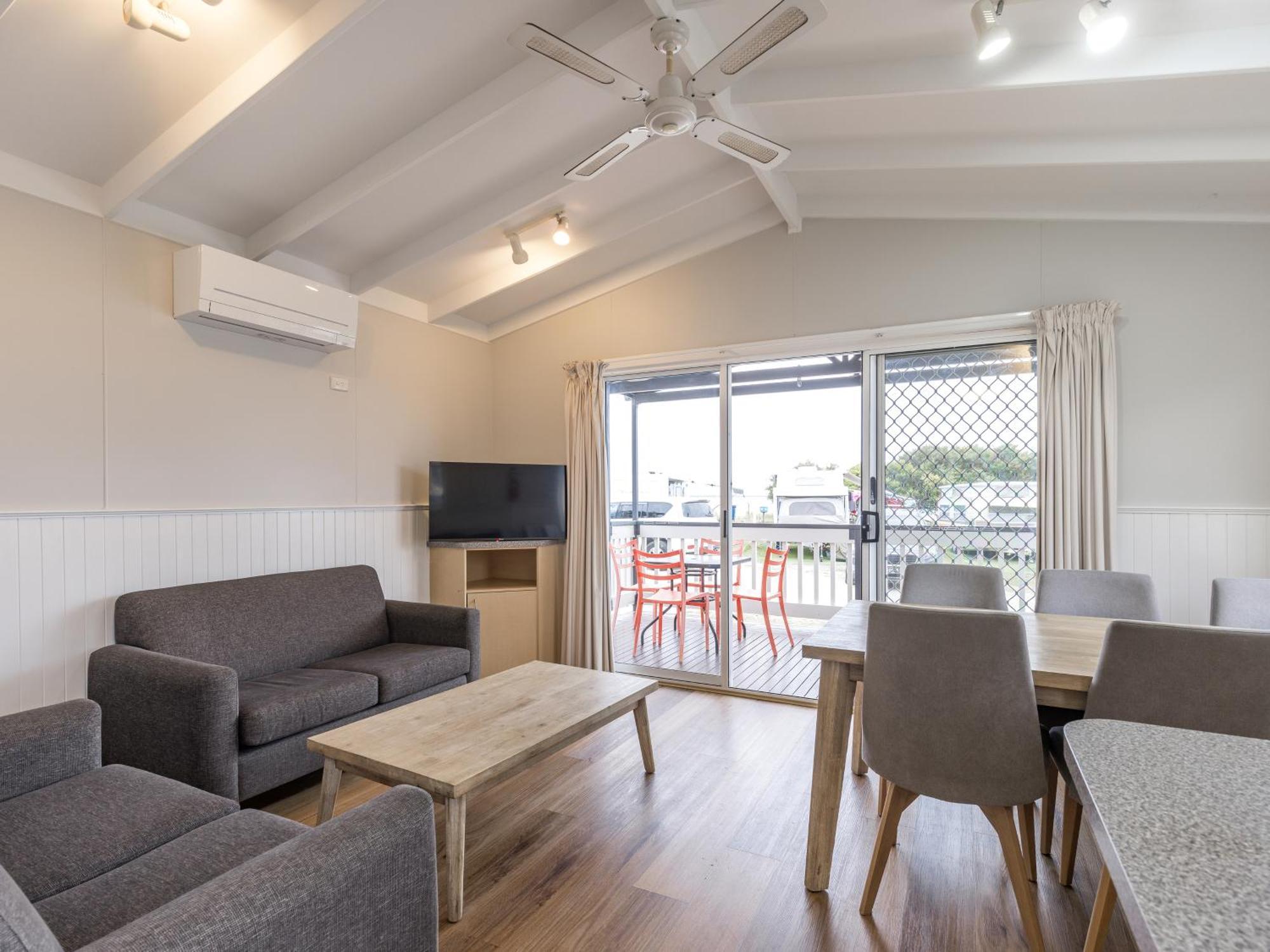 Nrma Phillip Island Beachfront Holiday Park Cowes Room photo