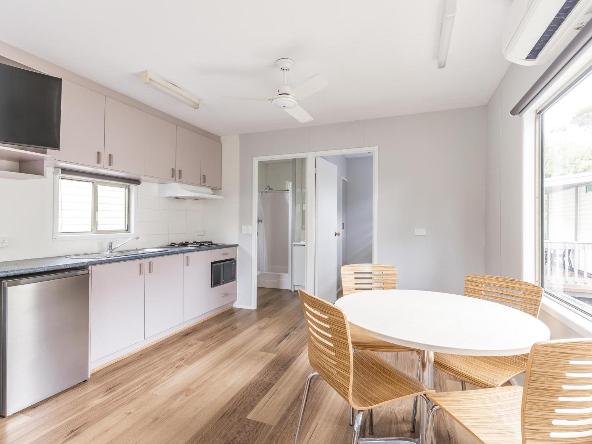 Nrma Phillip Island Beachfront Holiday Park Cowes Room photo