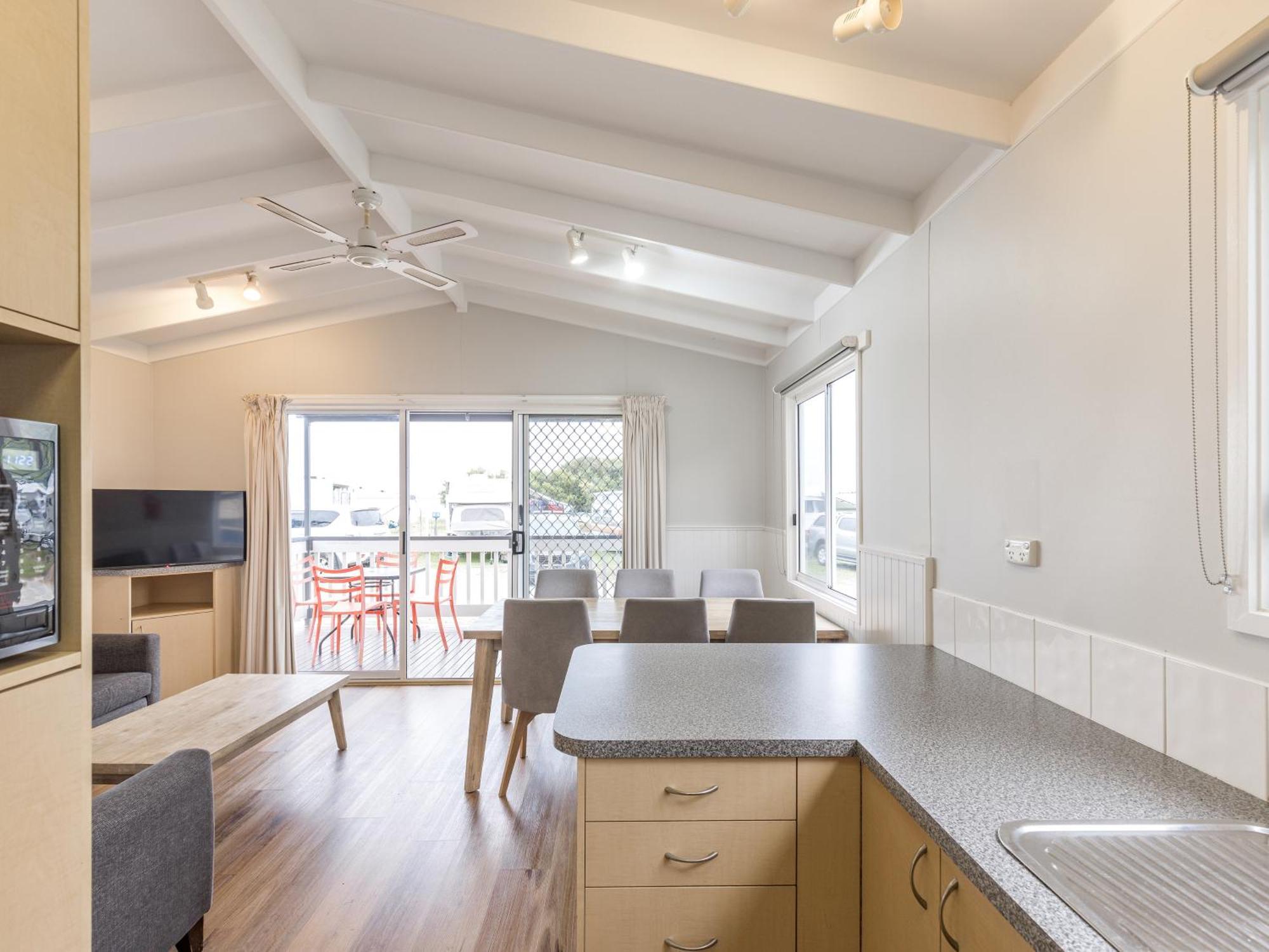 Nrma Phillip Island Beachfront Holiday Park Cowes Room photo