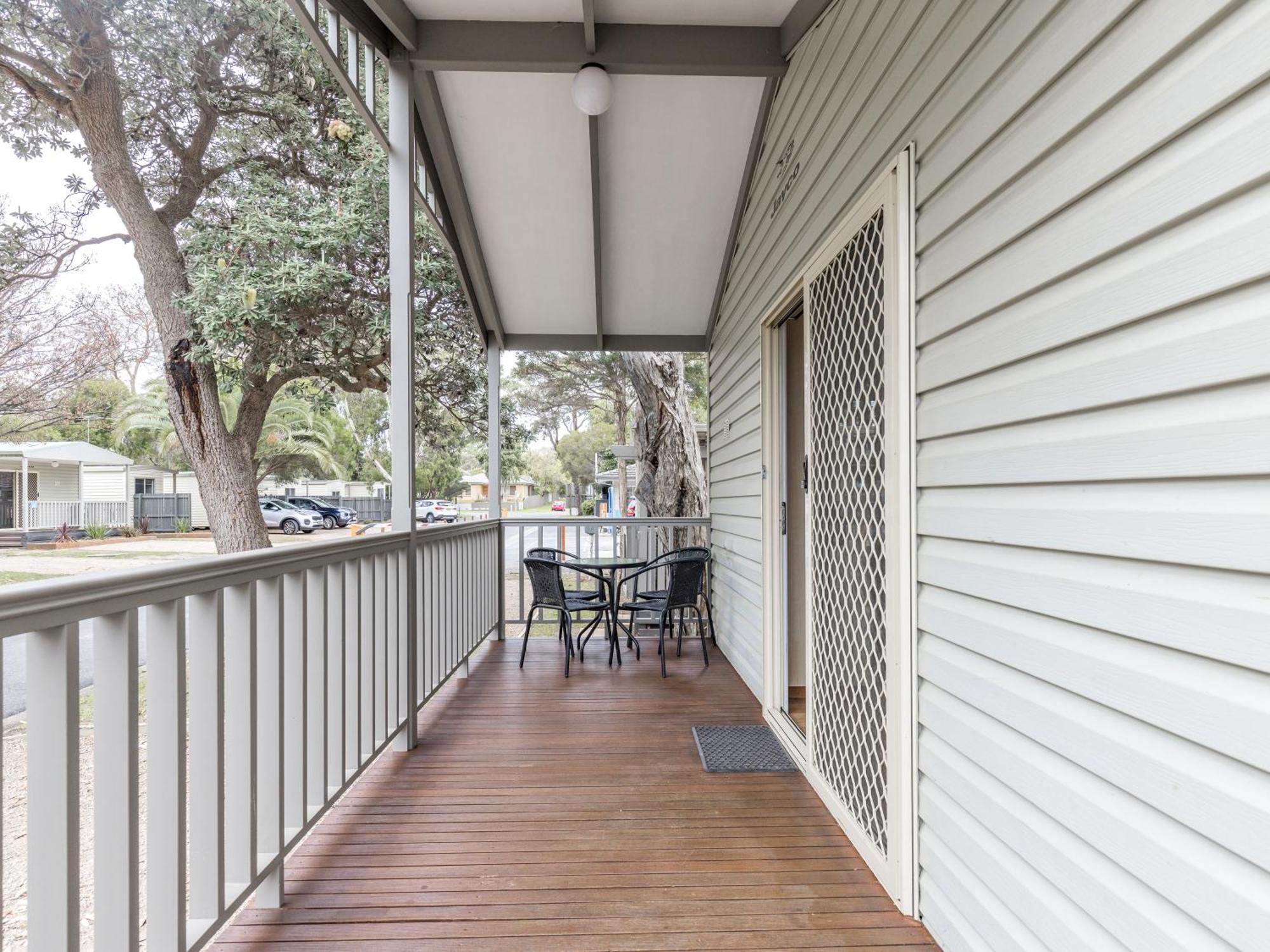 Nrma Phillip Island Beachfront Holiday Park Cowes Room photo