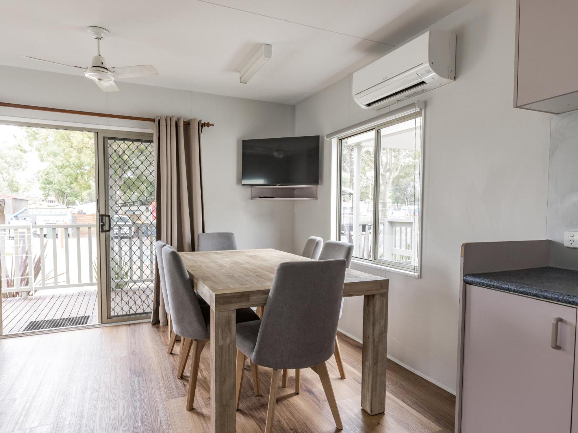 Nrma Phillip Island Beachfront Holiday Park Cowes Room photo